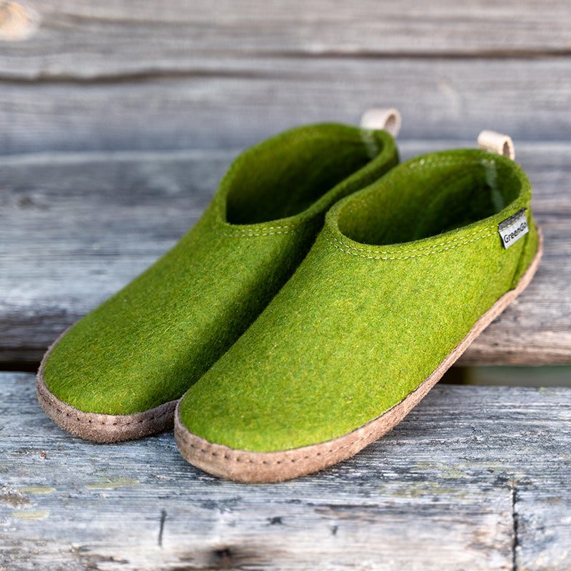 GreenGo-tofflor med sula i nubuckläder, 100% ull