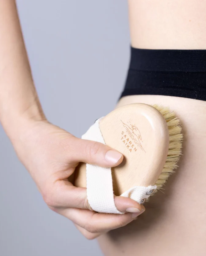 Beech Dry borste främjar ämnesomsättningen, exfolierar och ljusar upp huden -